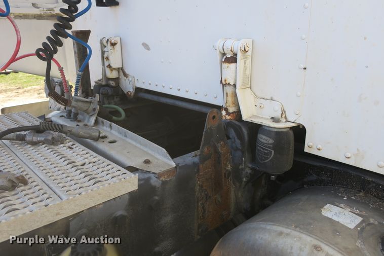 image for item DB10000 1998 Peterbilt 377 semi truck