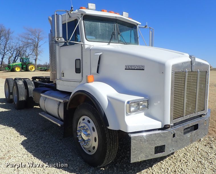 image for item DC3292 1996 Kenworth T800 semi truck