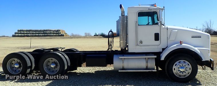 image for item DC3292 1996 Kenworth T800 semi truck