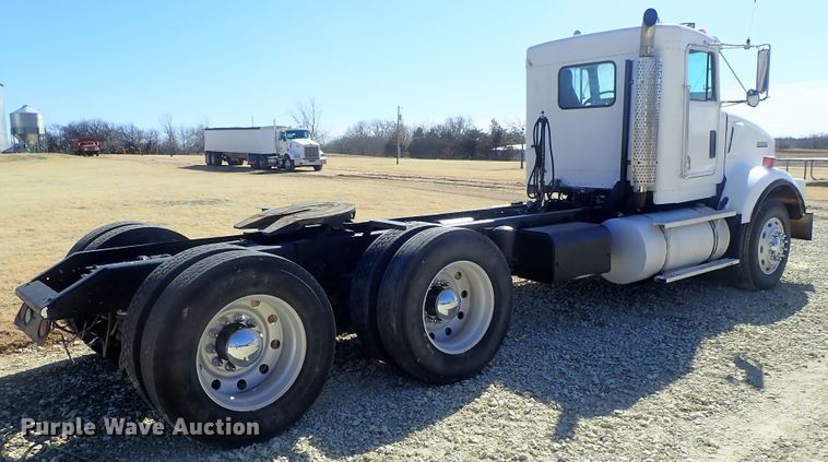 image for item DC3292 1996 Kenworth T800 semi truck