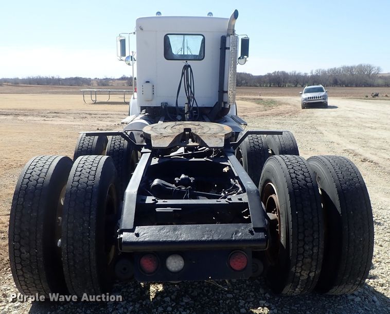 image for item DC3292 1996 Kenworth T800 semi truck