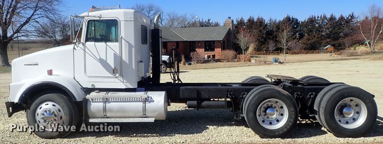 image for item DC3292 1996 Kenworth T800 semi truck