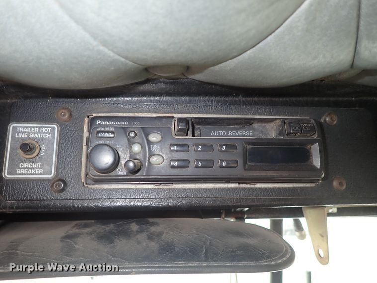 image for item DC3292 1996 Kenworth T800 semi truck