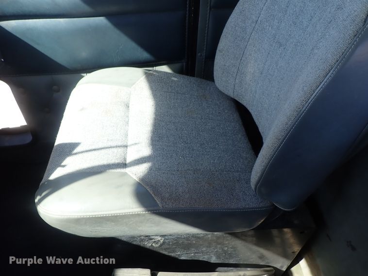 image for item DC3292 1996 Kenworth T800 semi truck