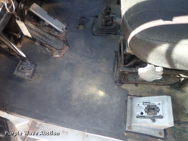 image for item DC3292 1996 Kenworth T800 semi truck