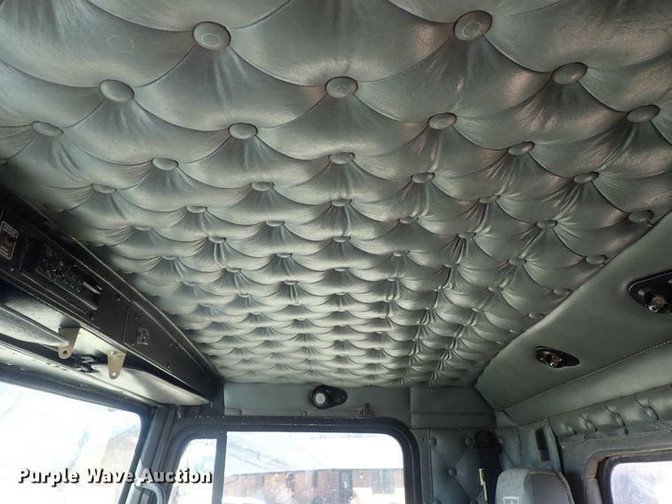 image for item DC3292 1996 Kenworth T800 semi truck