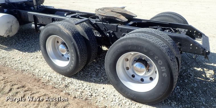 image for item DC3292 1996 Kenworth T800 semi truck