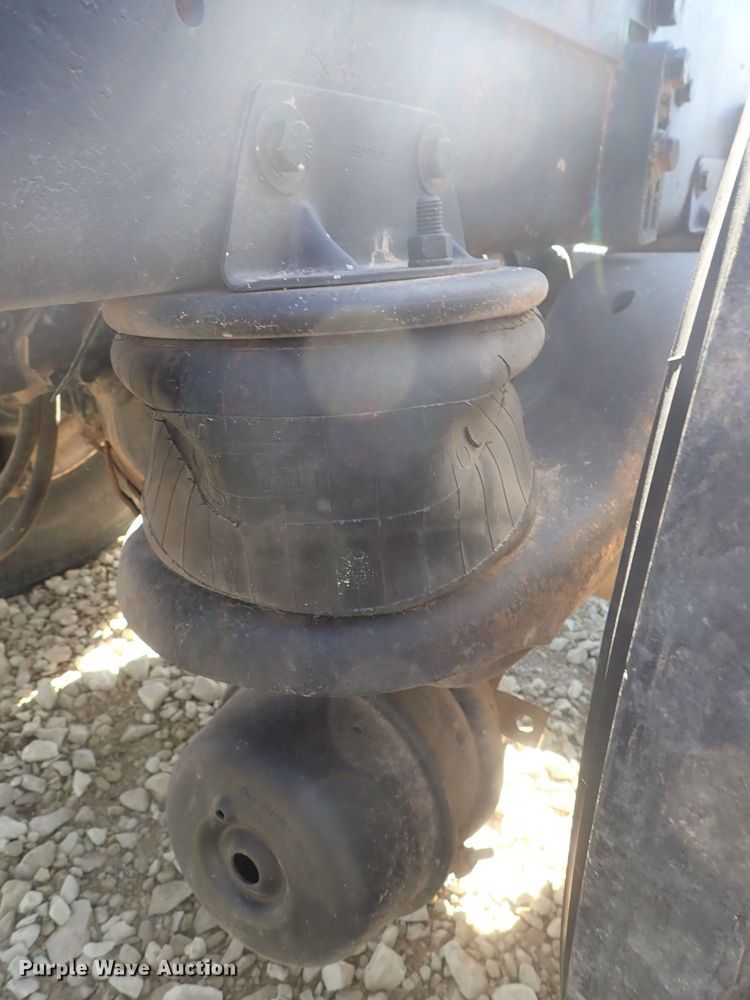 image for item DC3292 1996 Kenworth T800 semi truck