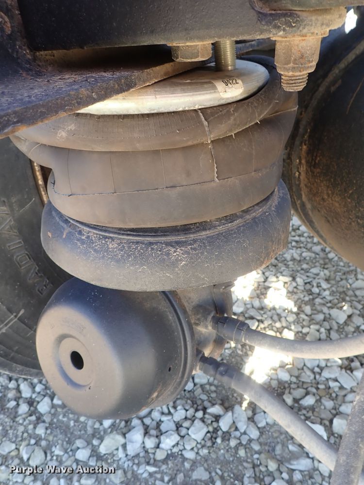 image for item DC3292 1996 Kenworth T800 semi truck