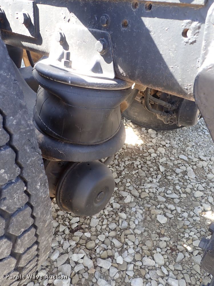 image for item DC3292 1996 Kenworth T800 semi truck