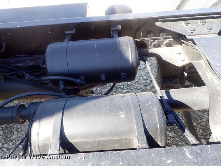 image for item DC3292 1996 Kenworth T800 semi truck