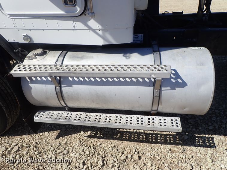 image for item DC3292 1996 Kenworth T800 semi truck