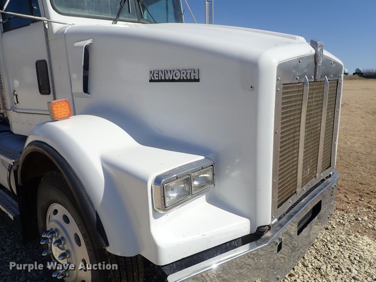 image for item DC3292 1996 Kenworth T800 semi truck