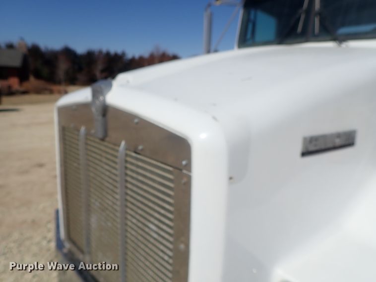 image for item DC3292 1996 Kenworth T800 semi truck
