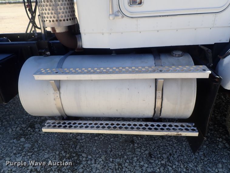 image for item DC3292 1996 Kenworth T800 semi truck