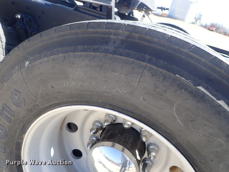 image for item DC3292 1996 Kenworth T800 semi truck