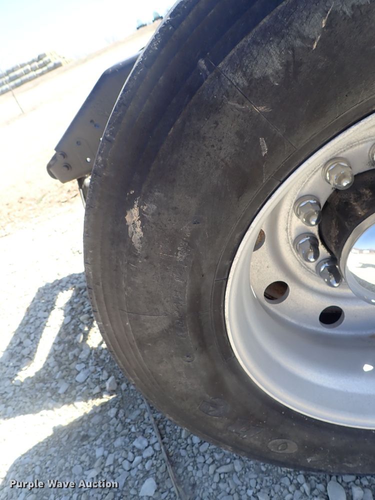 image for item DC3292 1996 Kenworth T800 semi truck