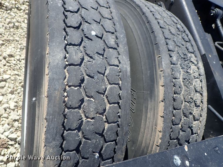 image for item DC3292 1996 Kenworth T800 semi truck