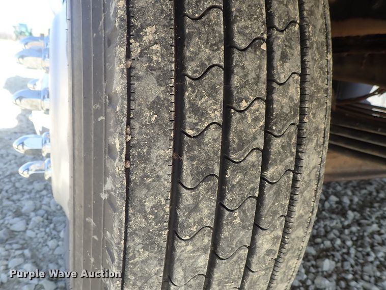 image for item DC3292 1996 Kenworth T800 semi truck