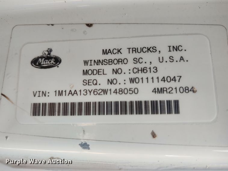 image for item DE6881 2002 Mack CH613 semi truck