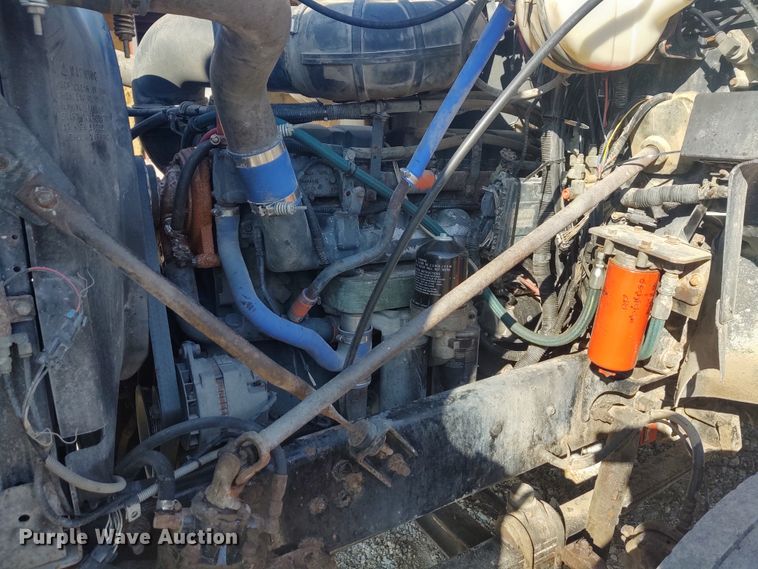 image for item DE6881 2002 Mack CH613 semi truck