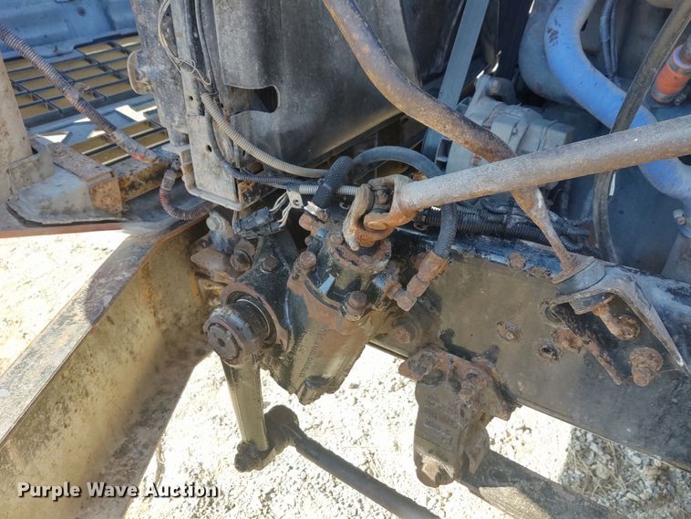 image for item DE6881 2002 Mack CH613 semi truck