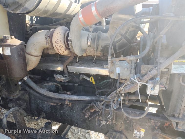 image for item DE6881 2002 Mack CH613 semi truck