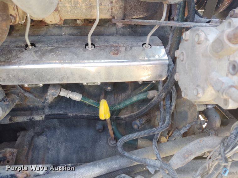 image for item DE6881 2002 Mack CH613 semi truck