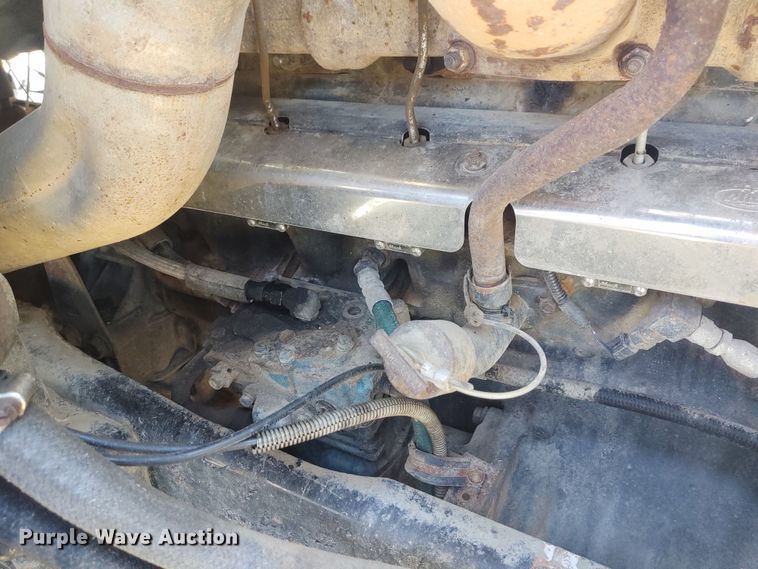 image for item DE6881 2002 Mack CH613 semi truck