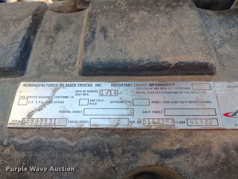 image for item DE6881 2002 Mack CH613 semi truck