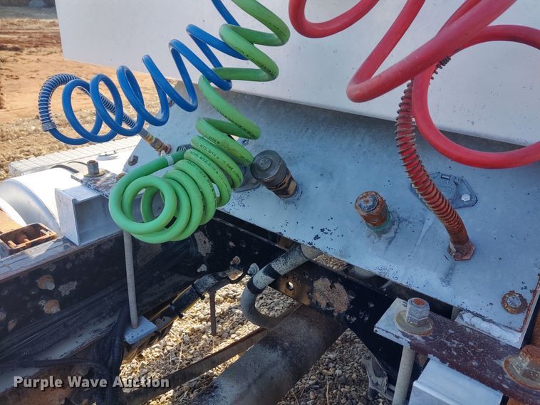 image for item DE6881 2002 Mack CH613 semi truck