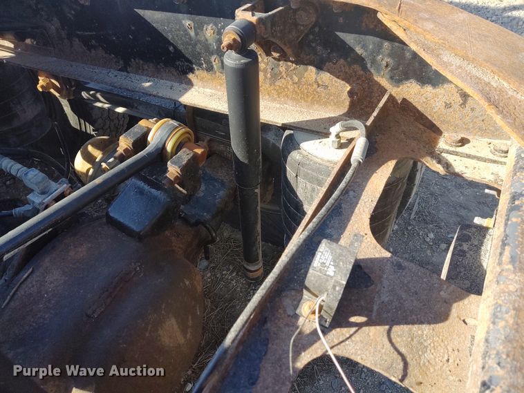 image for item DE6881 2002 Mack CH613 semi truck