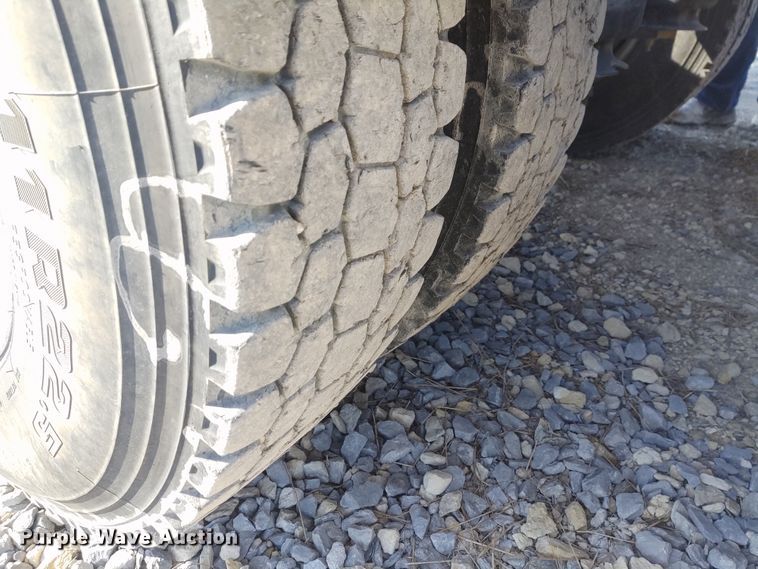 image for item DE6881 2002 Mack CH613 semi truck