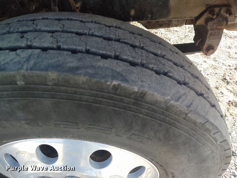 image for item DE6881 2002 Mack CH613 semi truck