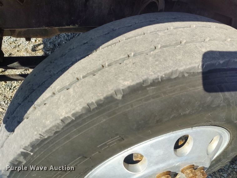 image for item DE6881 2002 Mack CH613 semi truck