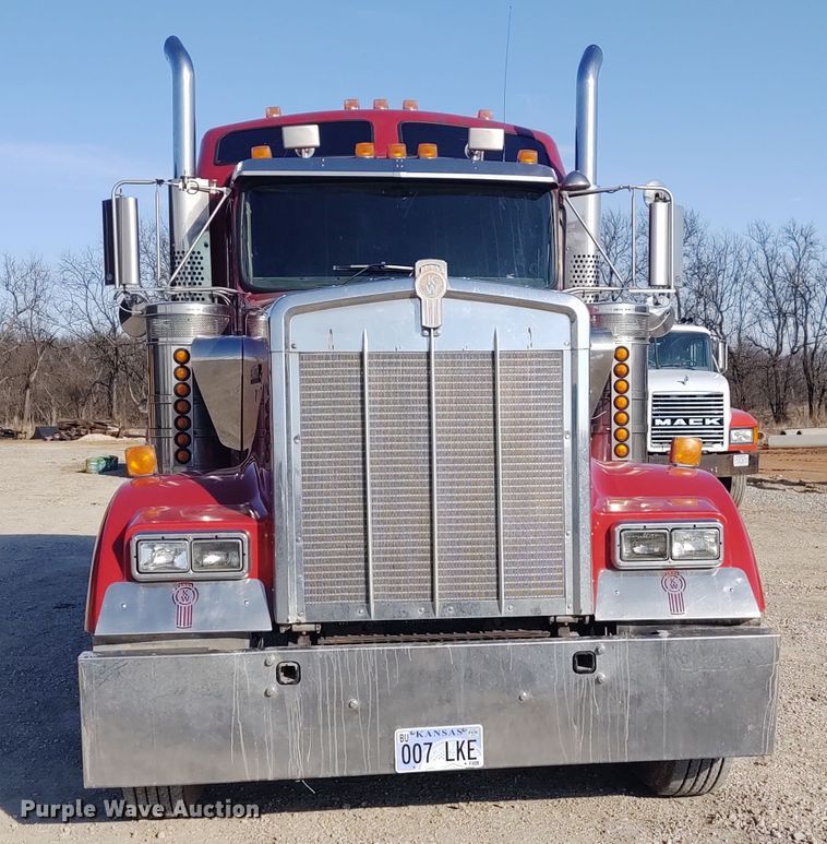 image for item DE6883 1999 Kenworth W900 semi truck