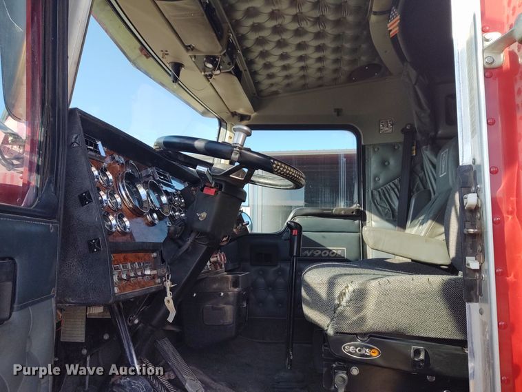 image for item DE6883 1999 Kenworth W900 semi truck