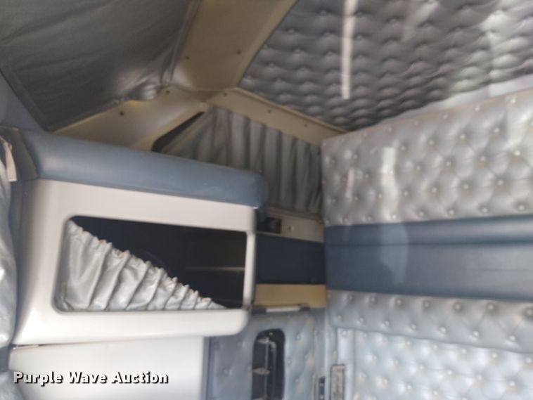 image for item DE6883 1999 Kenworth W900 semi truck