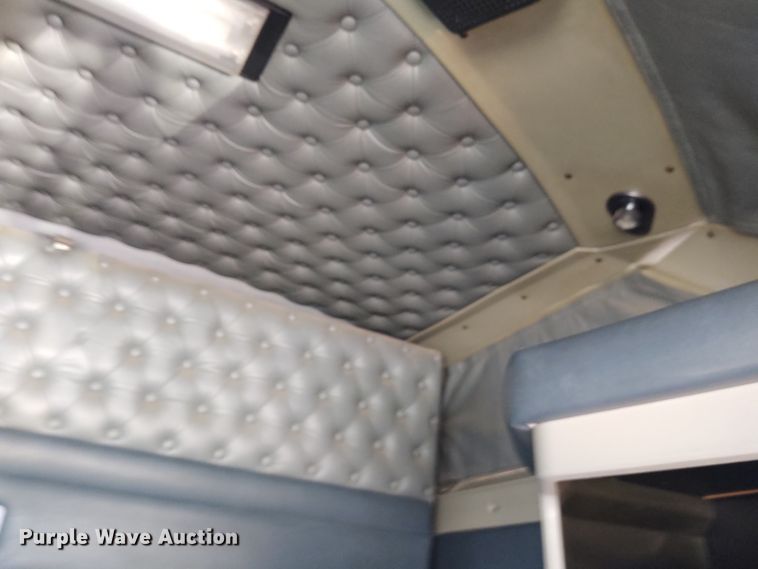 image for item DE6883 1999 Kenworth W900 semi truck