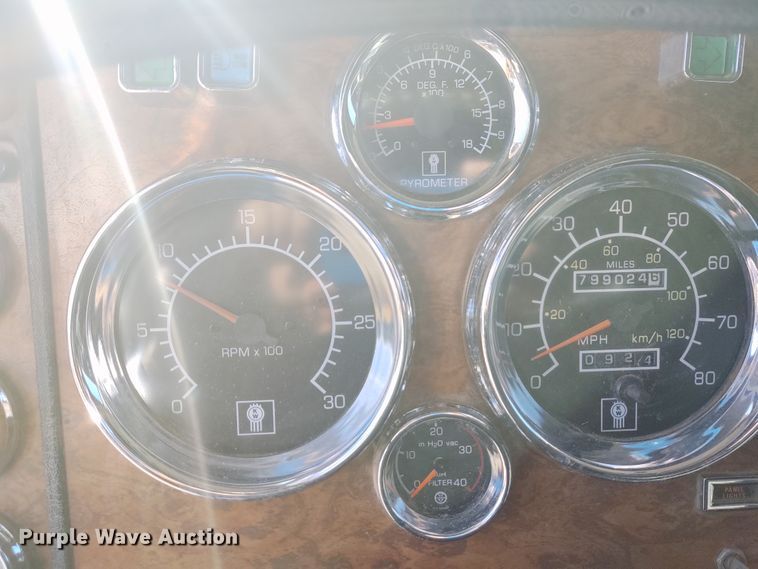 image for item DE6883 1999 Kenworth W900 semi truck