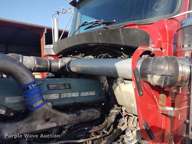 image for item DE6883 1999 Kenworth W900 semi truck