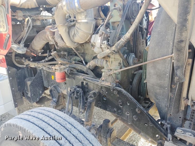 image for item DE6883 1999 Kenworth W900 semi truck