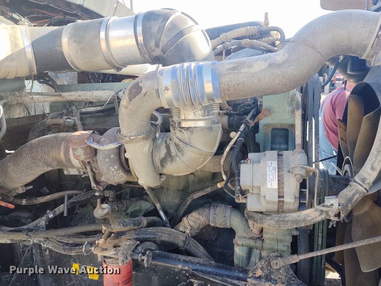 image for item DE6883 1999 Kenworth W900 semi truck