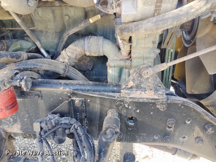 image for item DE6883 1999 Kenworth W900 semi truck