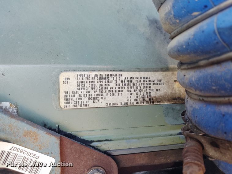 image for item DE6883 1999 Kenworth W900 semi truck