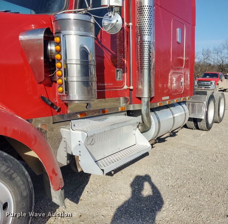image for item DE6883 1999 Kenworth W900 semi truck