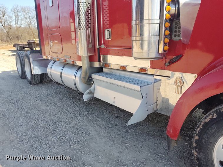image for item DE6883 1999 Kenworth W900 semi truck