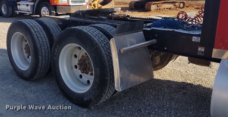 image for item DE6883 1999 Kenworth W900 semi truck