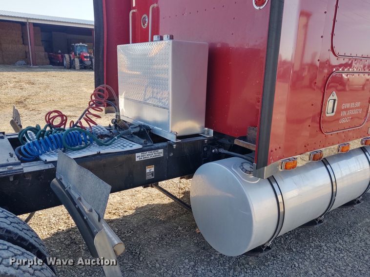 image for item DE6883 1999 Kenworth W900 semi truck