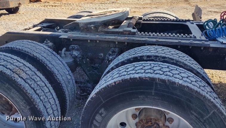 image for item DE6883 1999 Kenworth W900 semi truck